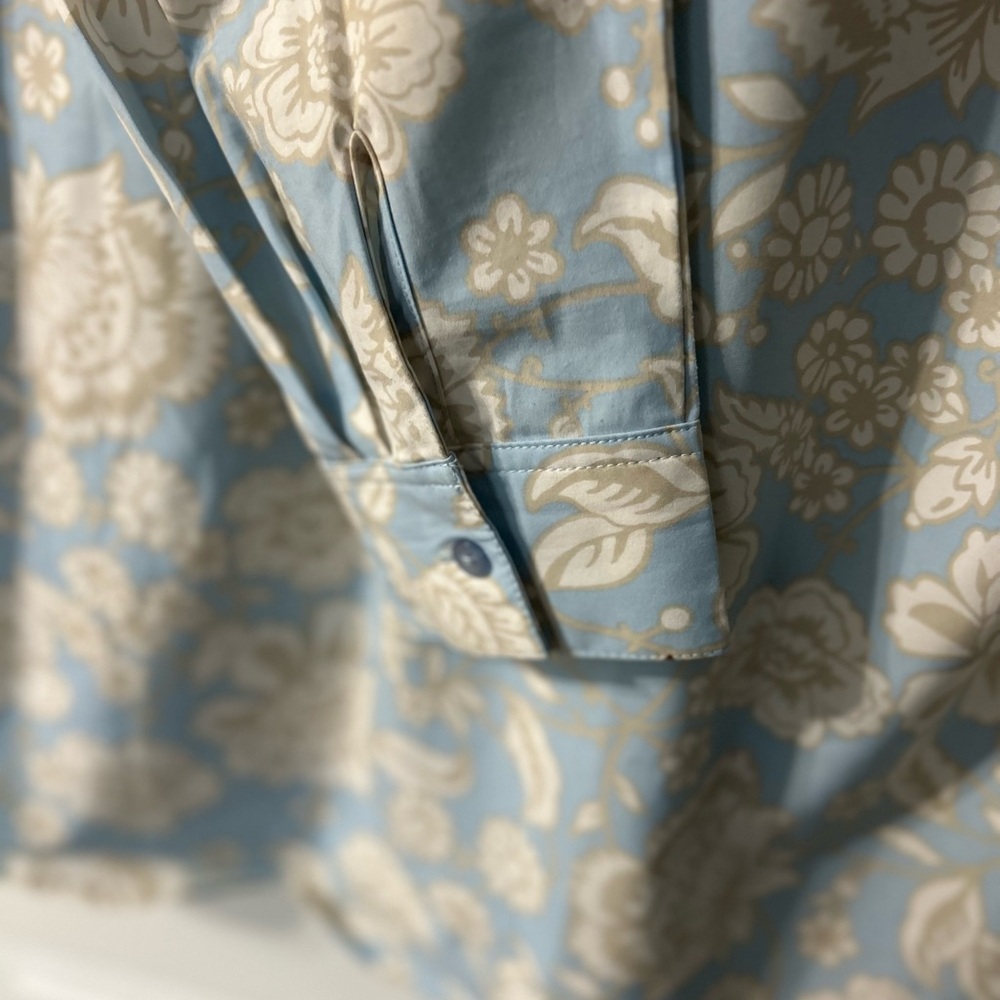 Denim&Co Women’s Floral Blue and White Button-Up Shirt - Picture 5 of 8